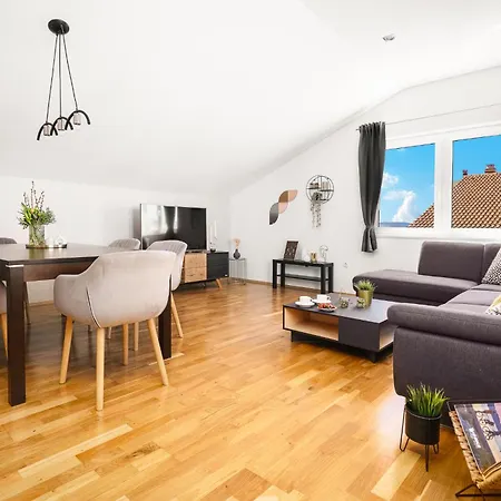Family Petrov - Floor Penthouse With Large Terrace