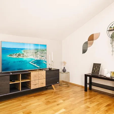Family Petrov - Floor Penthouse With Large Terrace