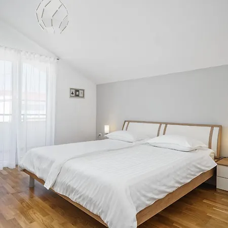 Family Petrov - Floor Penthouse With Large Terrace Appartement Vodice