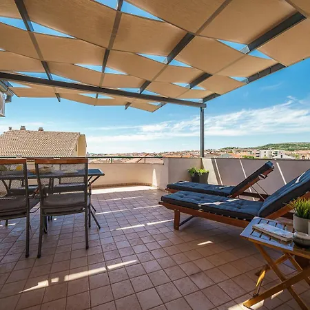 Family Petrov - Floor Penthouse With Large Terrace Appartement