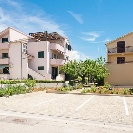 Appartement Family Petrov - Floor Penthouse With Large Terrace Vodice